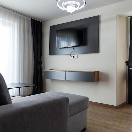 Vetus Hotel Prishtine Bagian luar foto