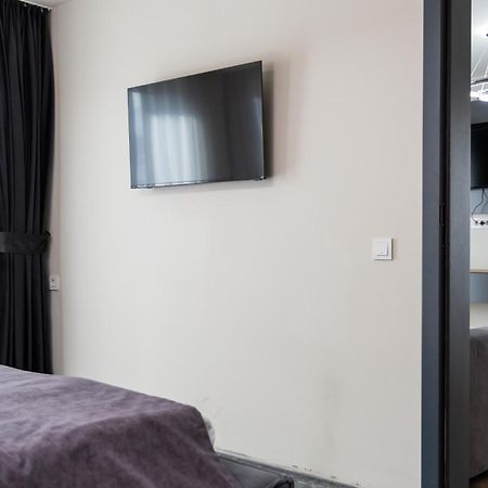 Vetus Hotel Prishtine Bagian luar foto