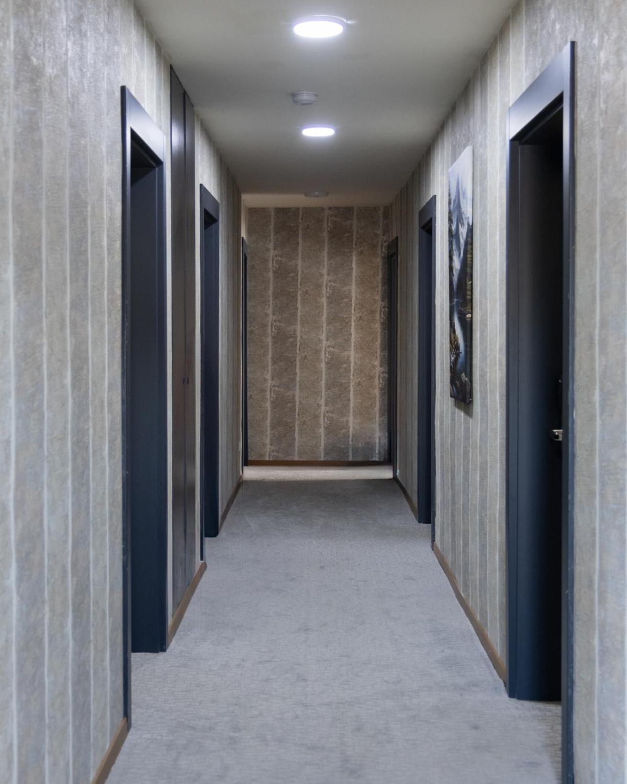 Vetus Hotel Prishtine Bagian luar foto