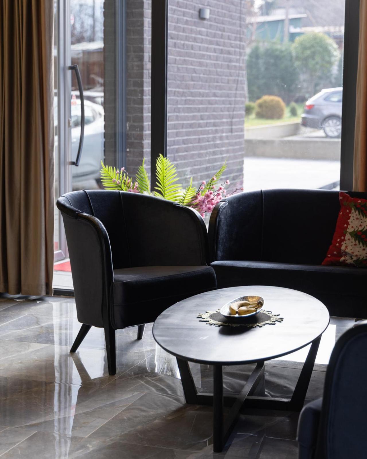 Vetus Hotel Prishtine Bagian luar foto