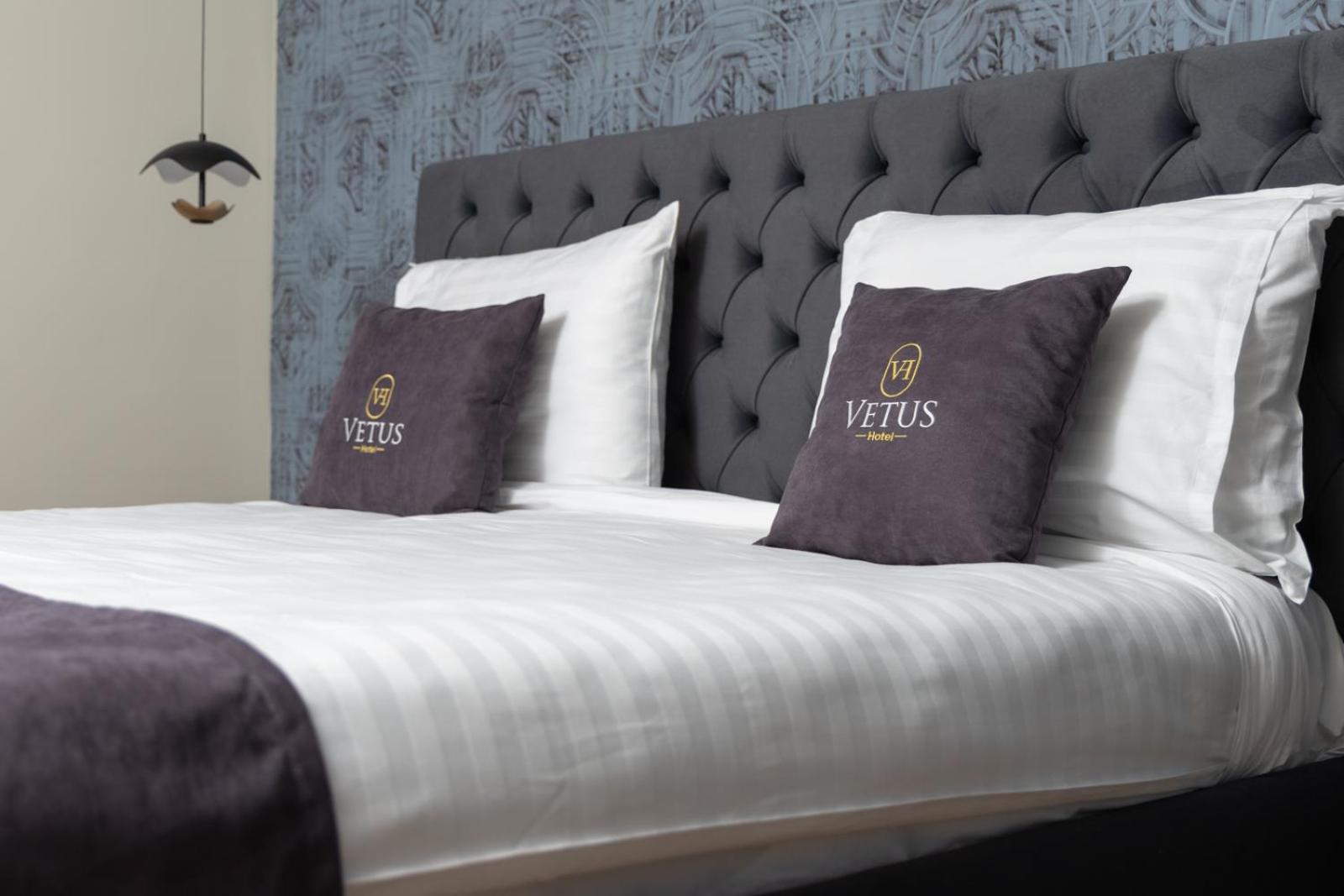 Vetus Hotel Prishtine Bagian luar foto