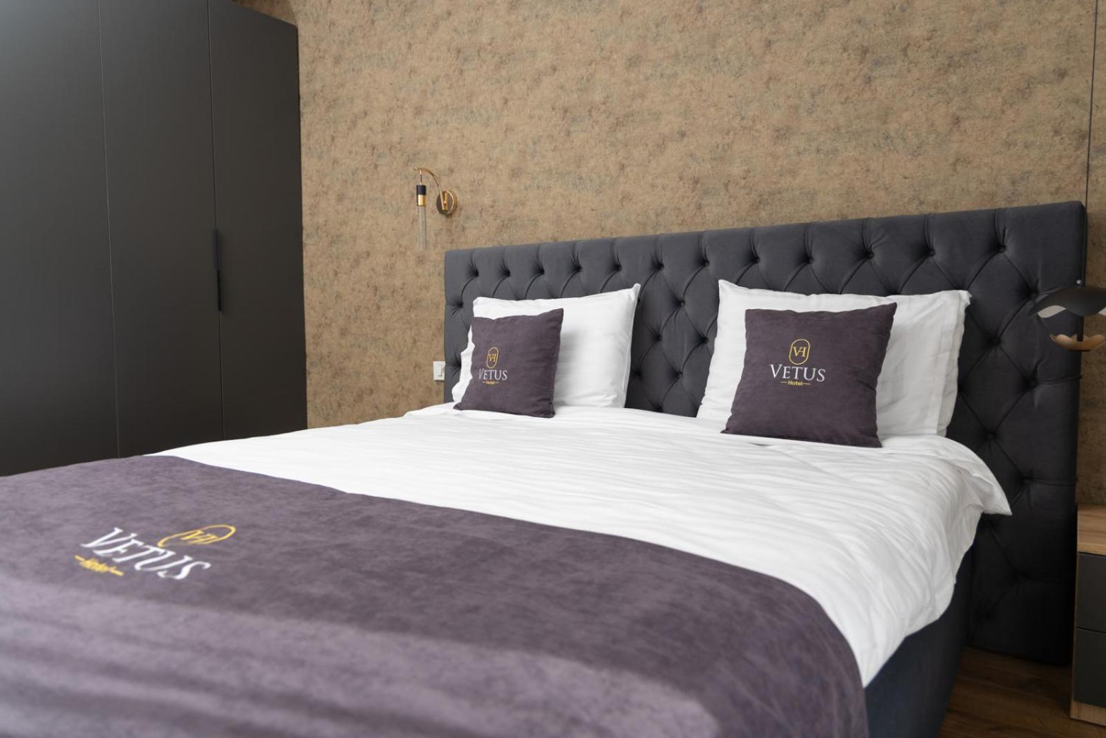 Vetus Hotel Prishtine Bagian luar foto