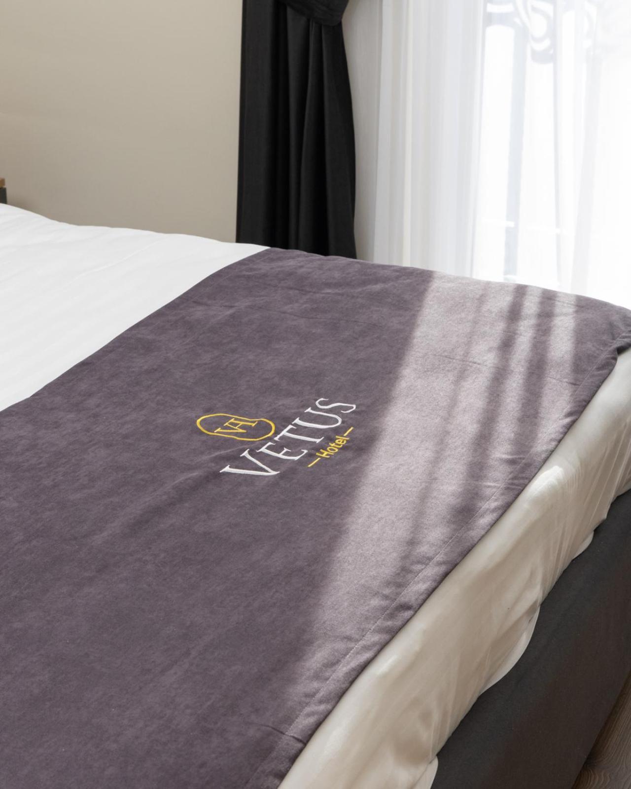 Vetus Hotel Prishtine Bagian luar foto