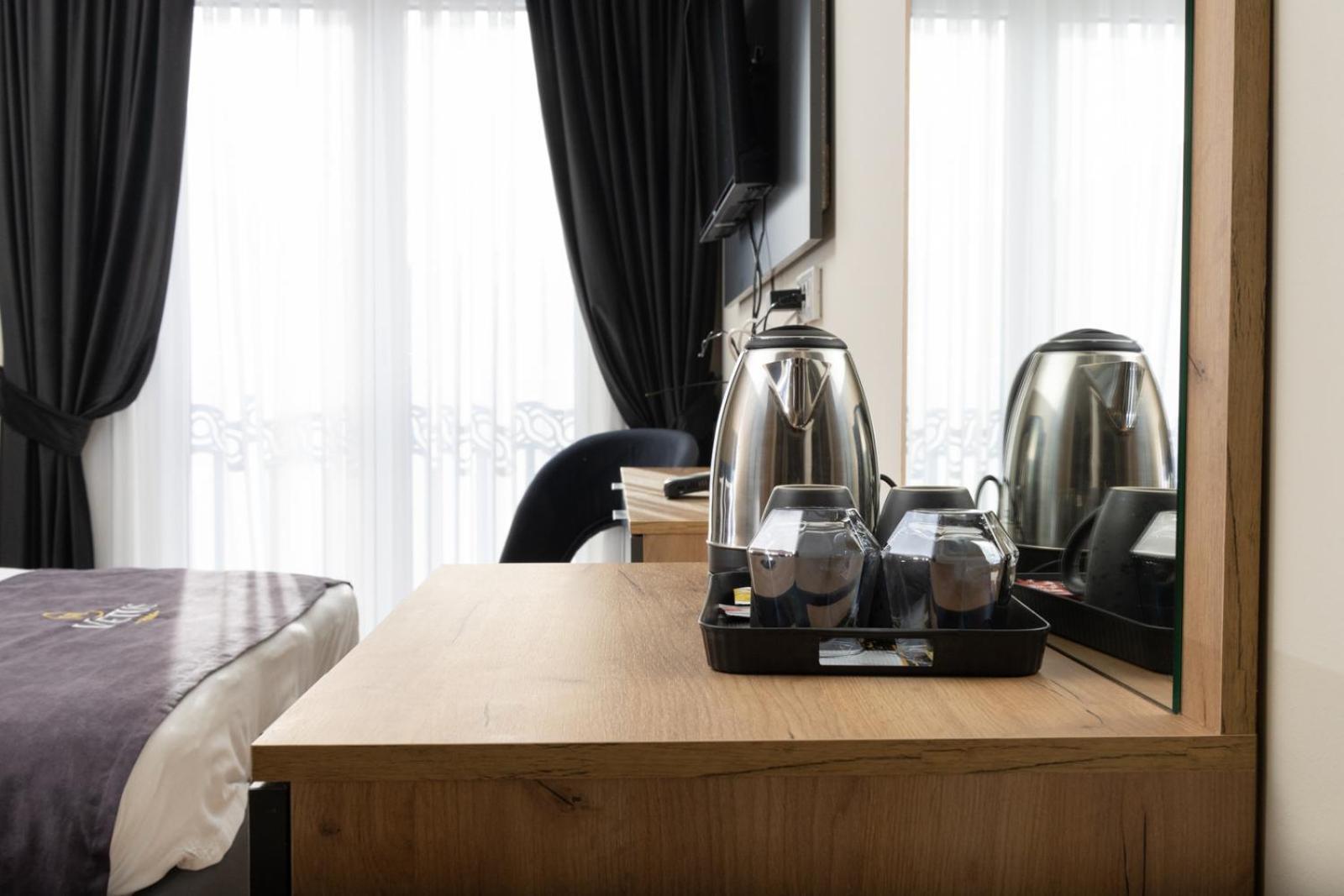 Vetus Hotel Prishtine Bagian luar foto