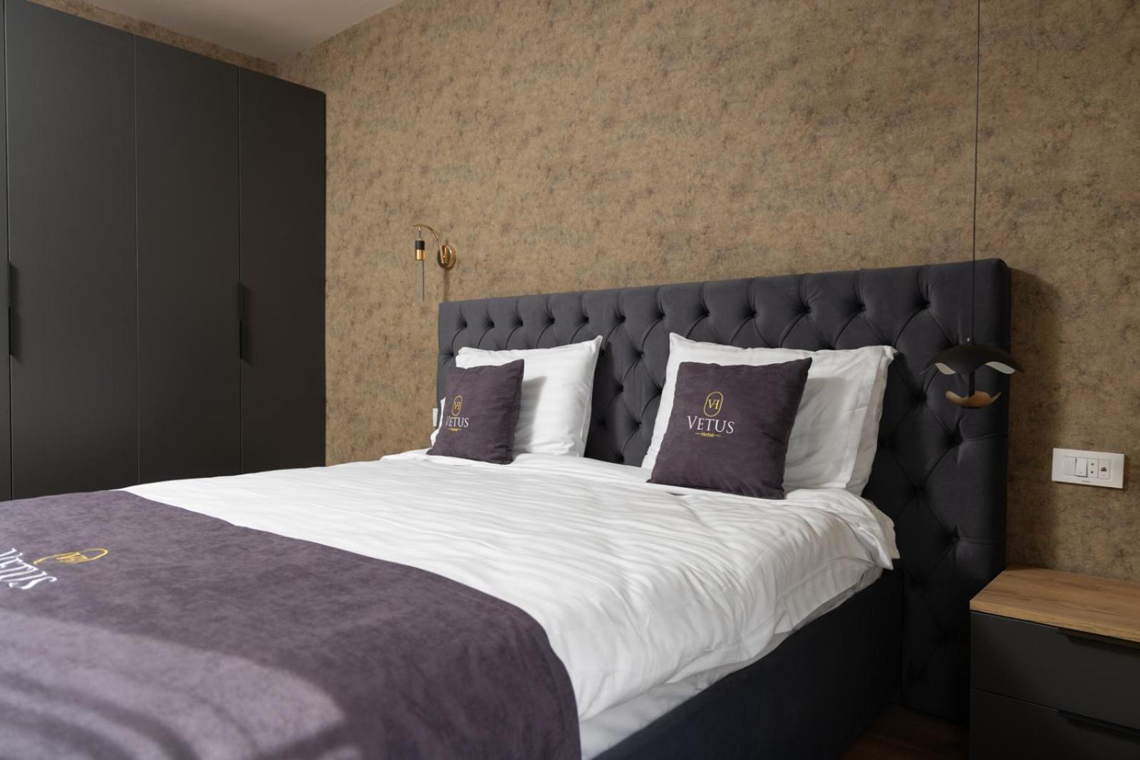 Vetus Hotel Prishtine Bagian luar foto