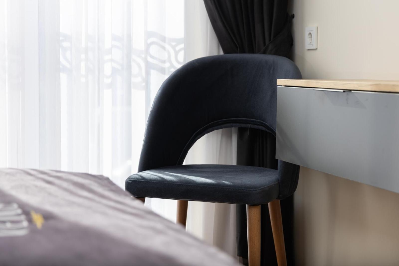 Vetus Hotel Prishtine Bagian luar foto