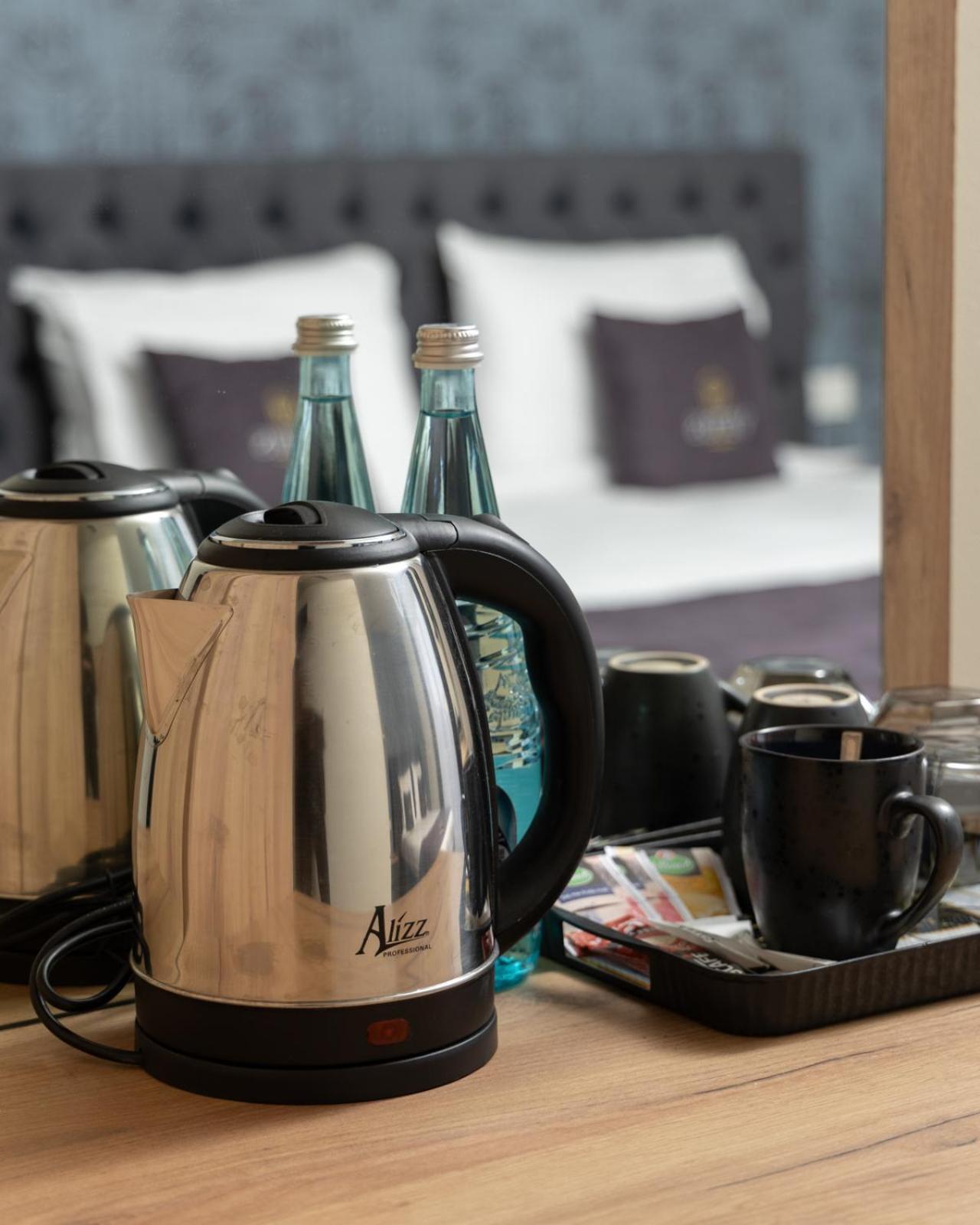 Vetus Hotel Prishtine Bagian luar foto