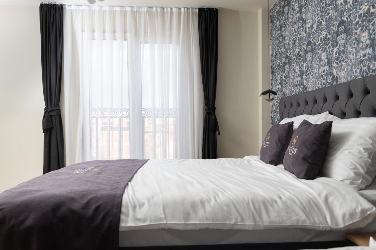 Vetus Hotel Prishtine Bagian luar foto
