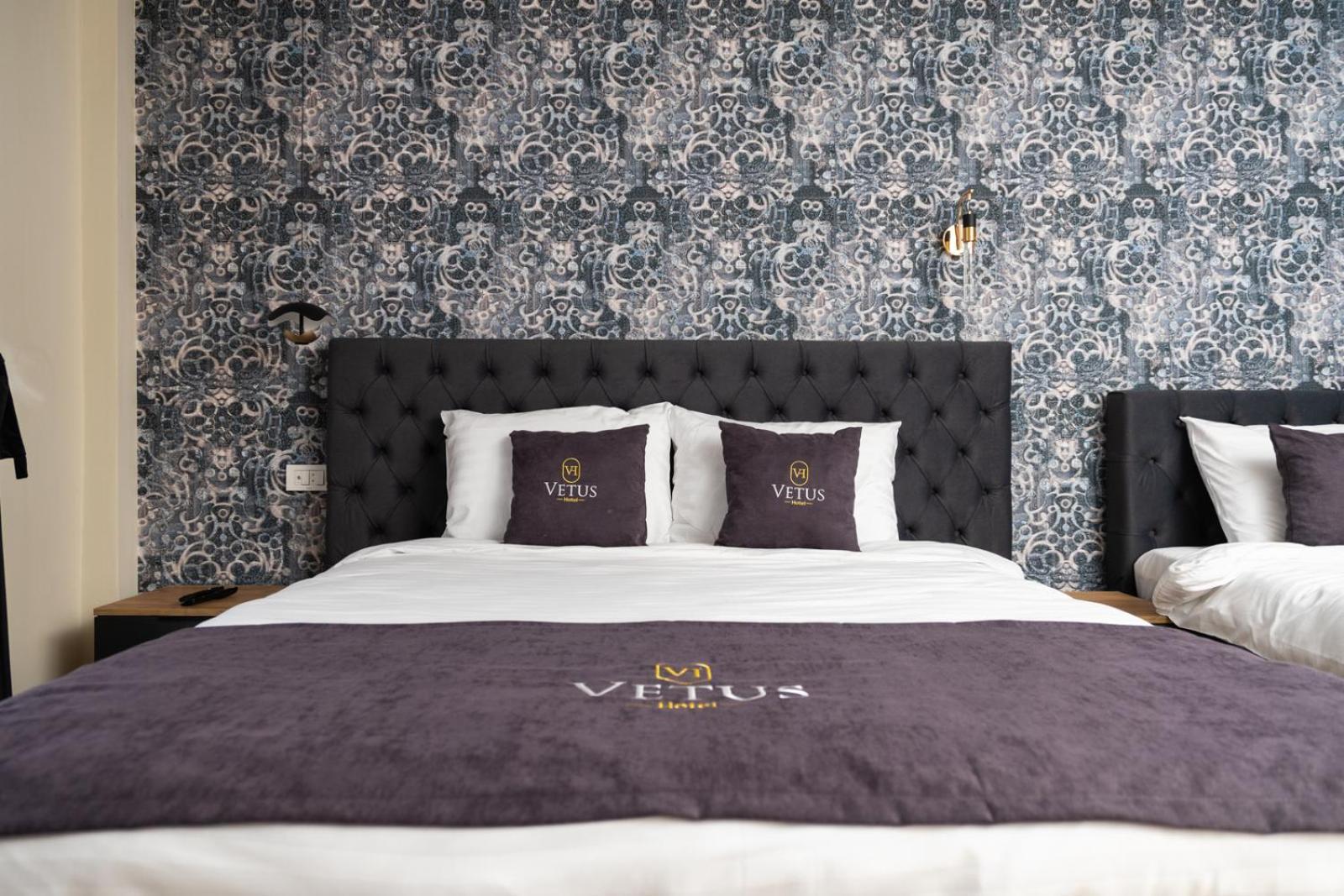 Vetus Hotel Prishtine Bagian luar foto