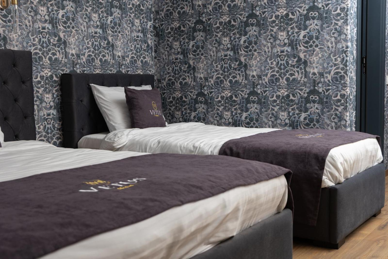 Vetus Hotel Prishtine Bagian luar foto