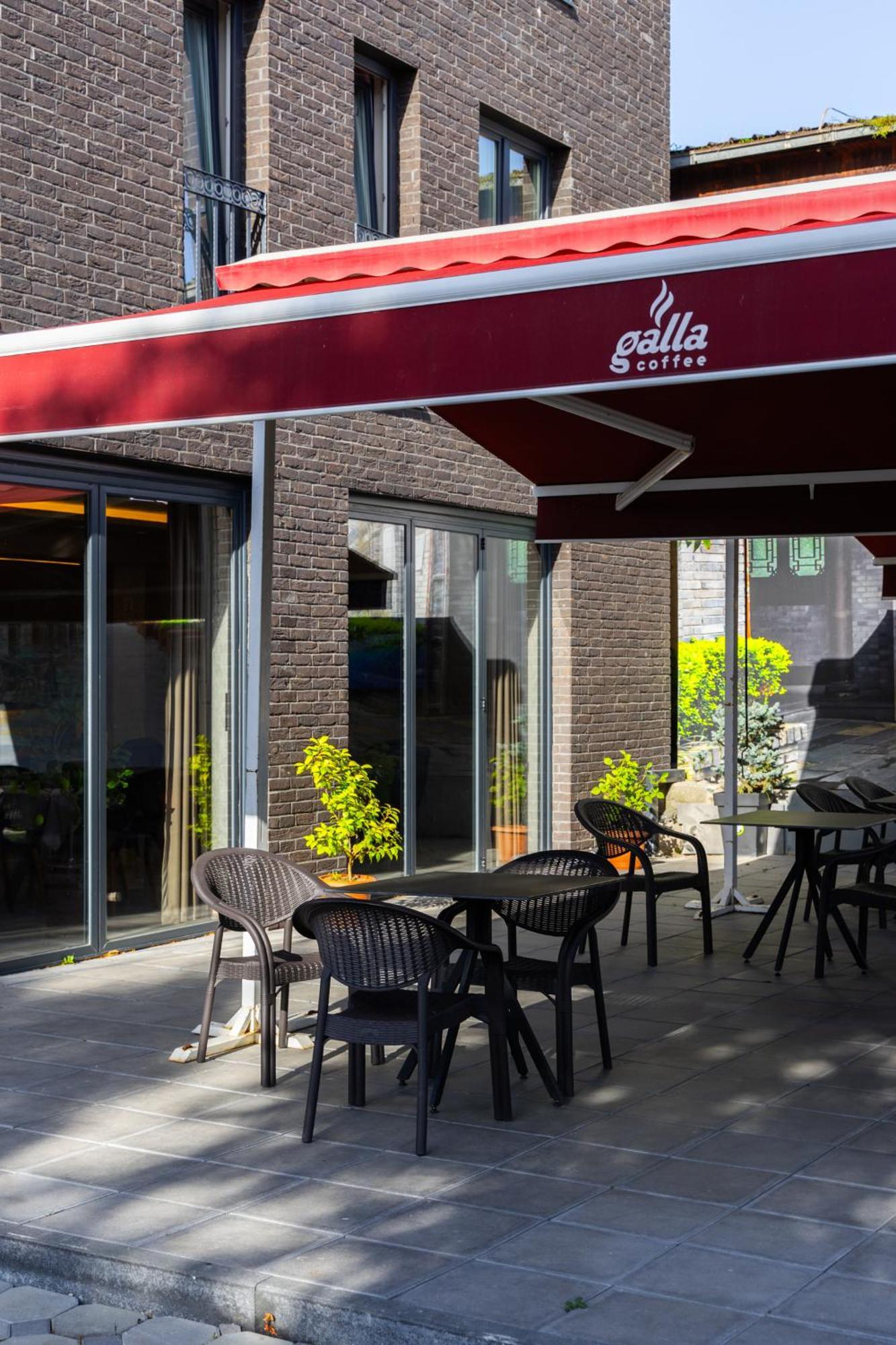 Vetus Hotel Prishtine Bagian luar foto