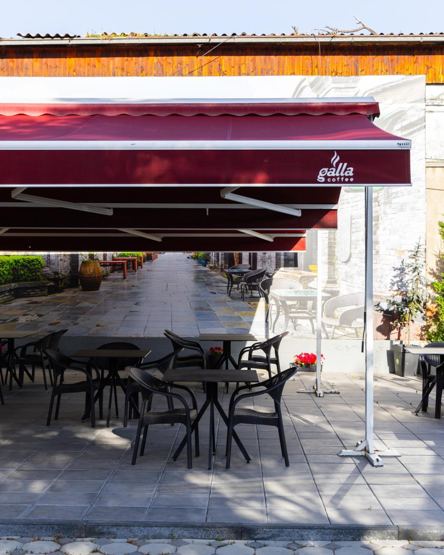 Vetus Hotel Prishtine Bagian luar foto