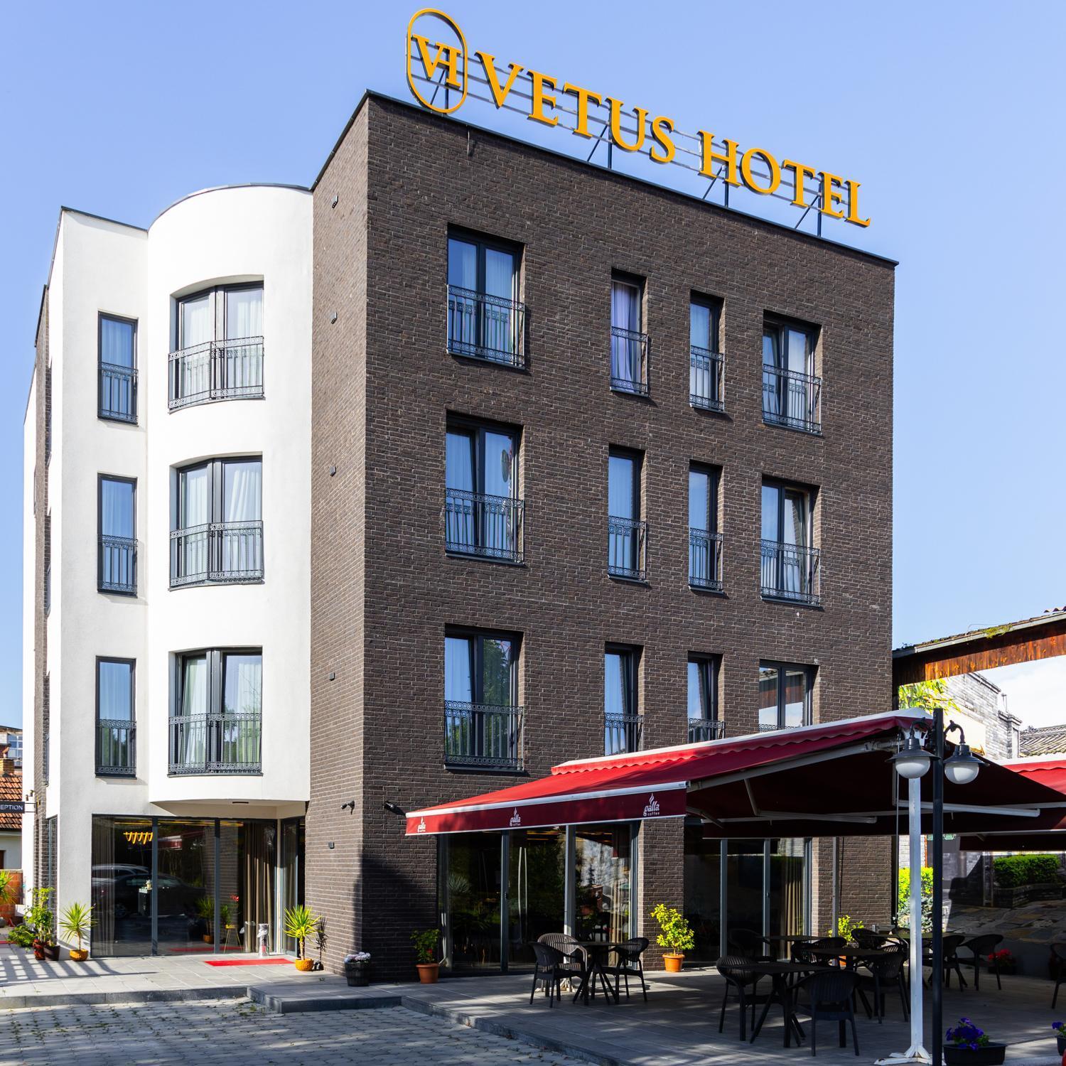 Vetus Hotel Prishtine Bagian luar foto