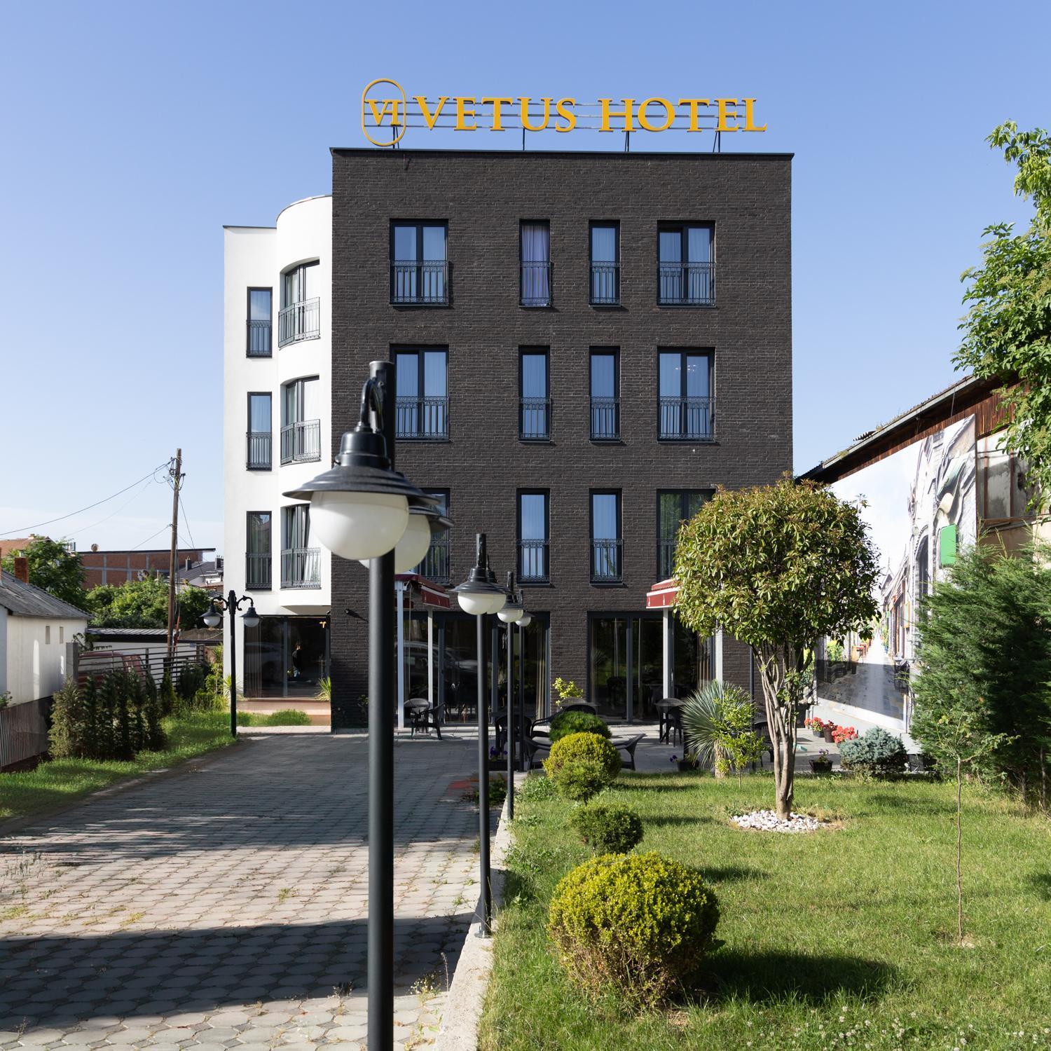 Vetus Hotel Prishtine Bagian luar foto