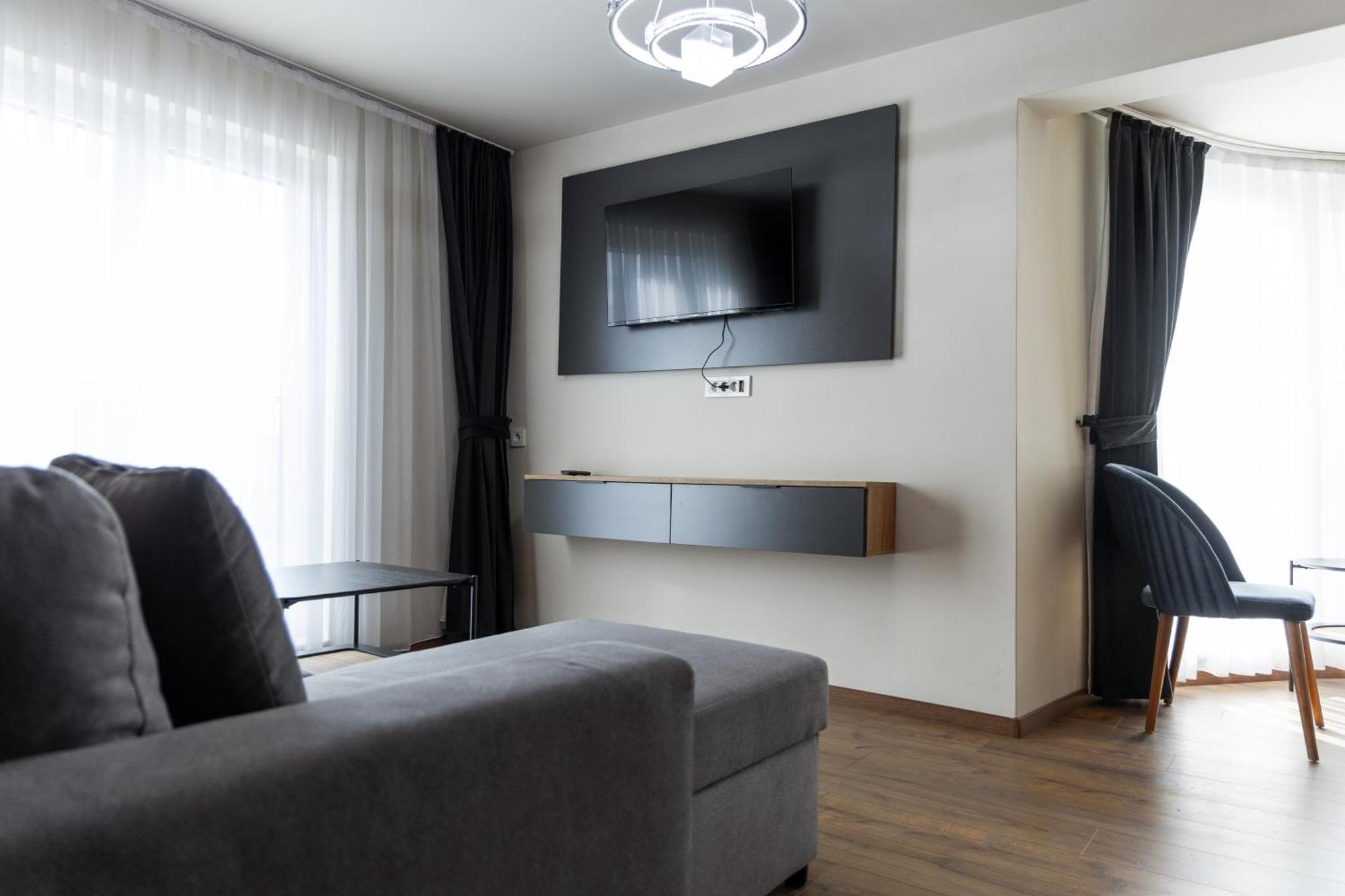 Vetus Hotel Prishtine Bagian luar foto