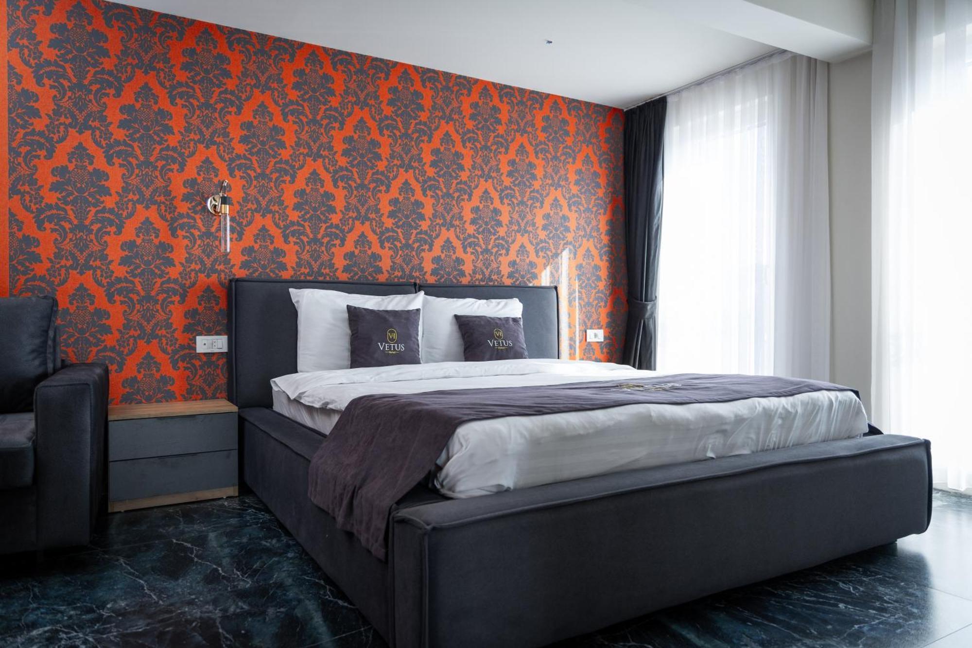 Vetus Hotel Prishtine Bagian luar foto